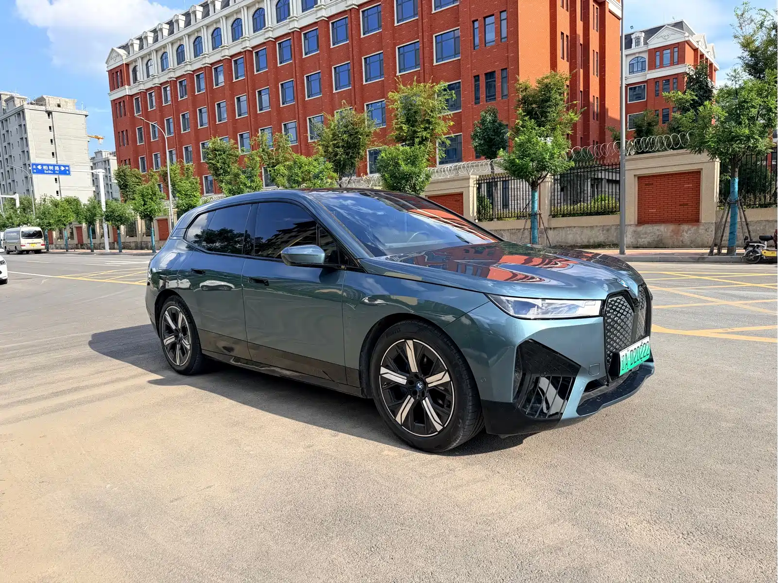 BMW iX 2022 xDrive40 — фото 3