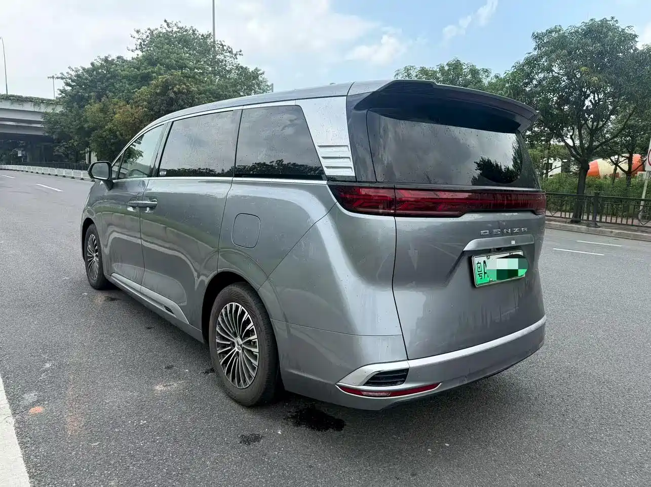 Denza D9 2022 DM-i 1040 Premium — фото 3