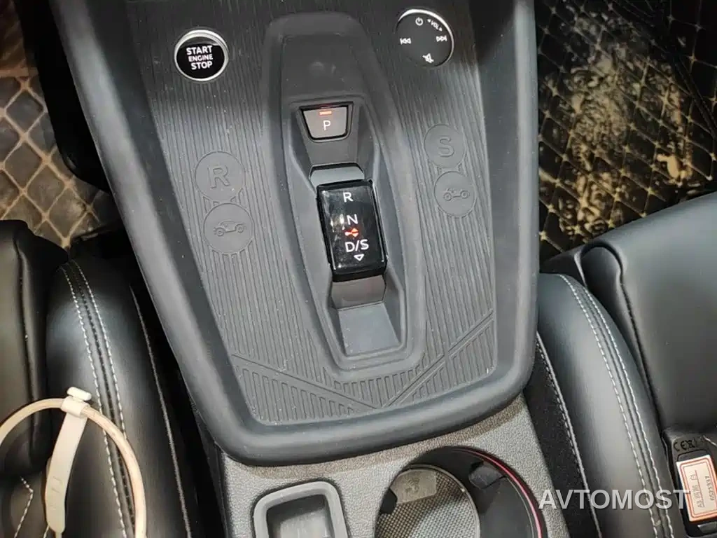 Audi A3 2025 Facelift Sportback 35TFSI Flying Spur Premium — фото 7