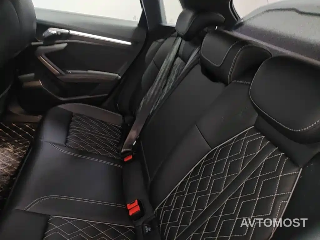 Audi A3 2025 Facelift Sportback 35TFSI Flying Spur Premium — фото 8