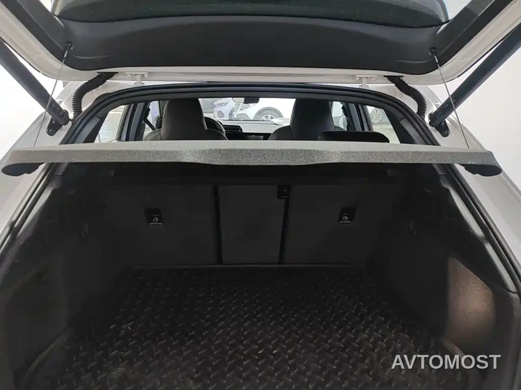 Audi A3 2025 Facelift Sportback 35TFSI Flying Spur Premium — фото 10