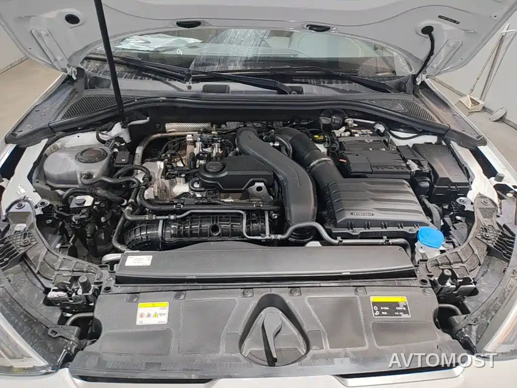 Audi A3 2025 Facelift Sportback 35TFSI Flying Spur Premium — фото 11