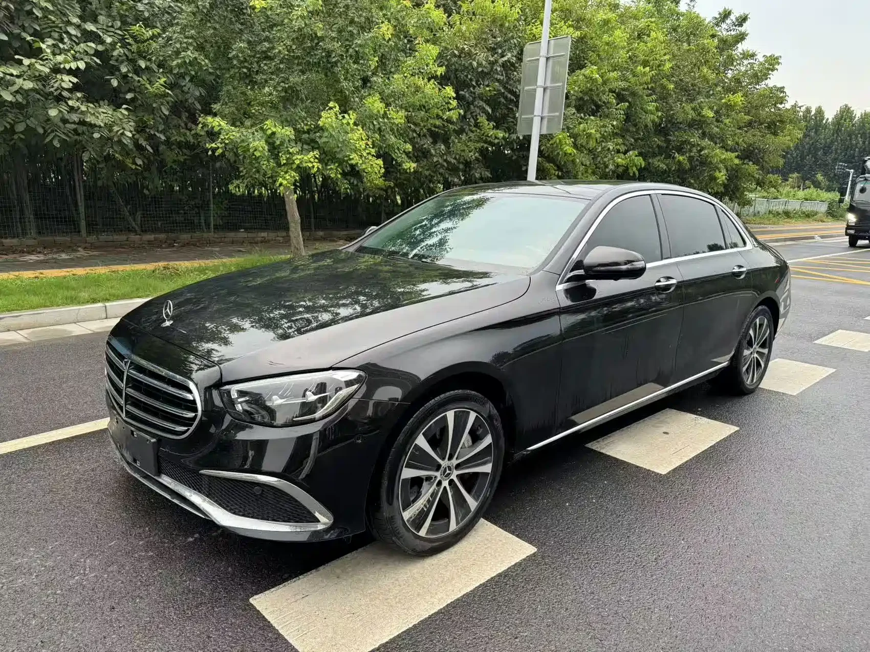 Mercedes-Benz E-Class New Energy 2022 E 350 e L Plug-in Hybrid Sedan