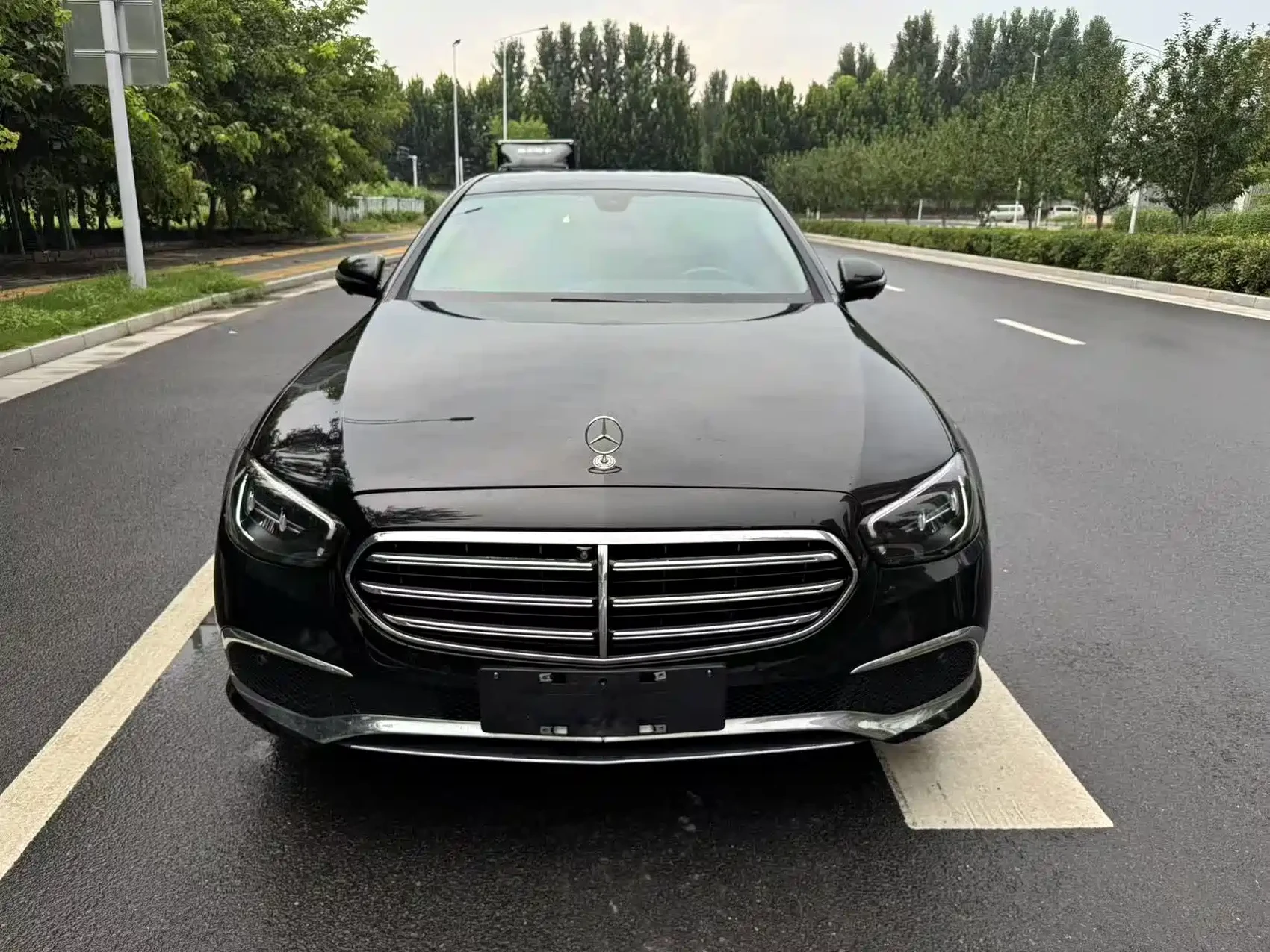 Mercedes-Benz E-Class New Energy 2022 E 350 e L Plug-in Hybrid Sedan — фото 2