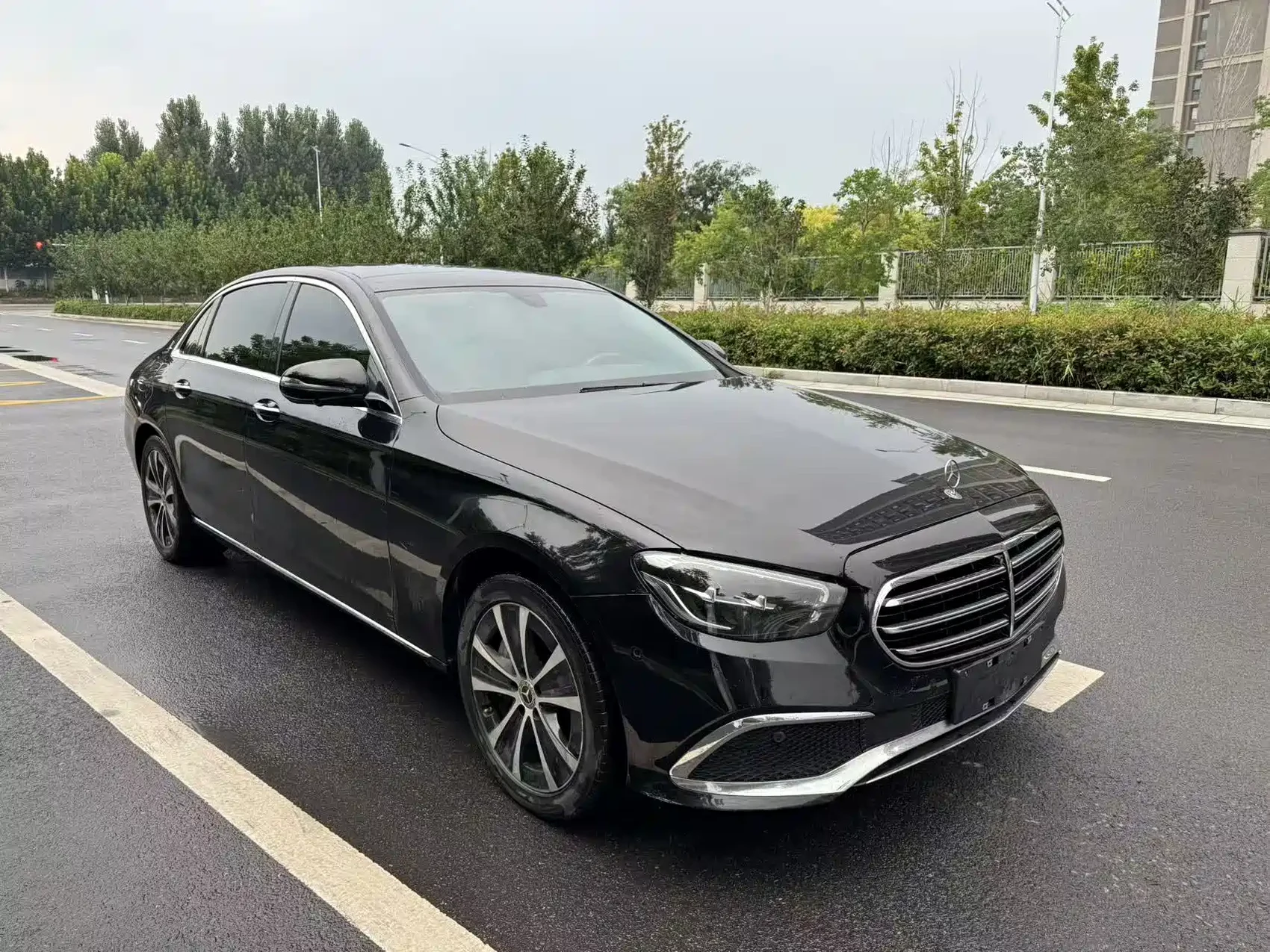Mercedes-Benz E-Class New Energy 2022 E 350 e L Plug-in Hybrid Sedan — фото 3