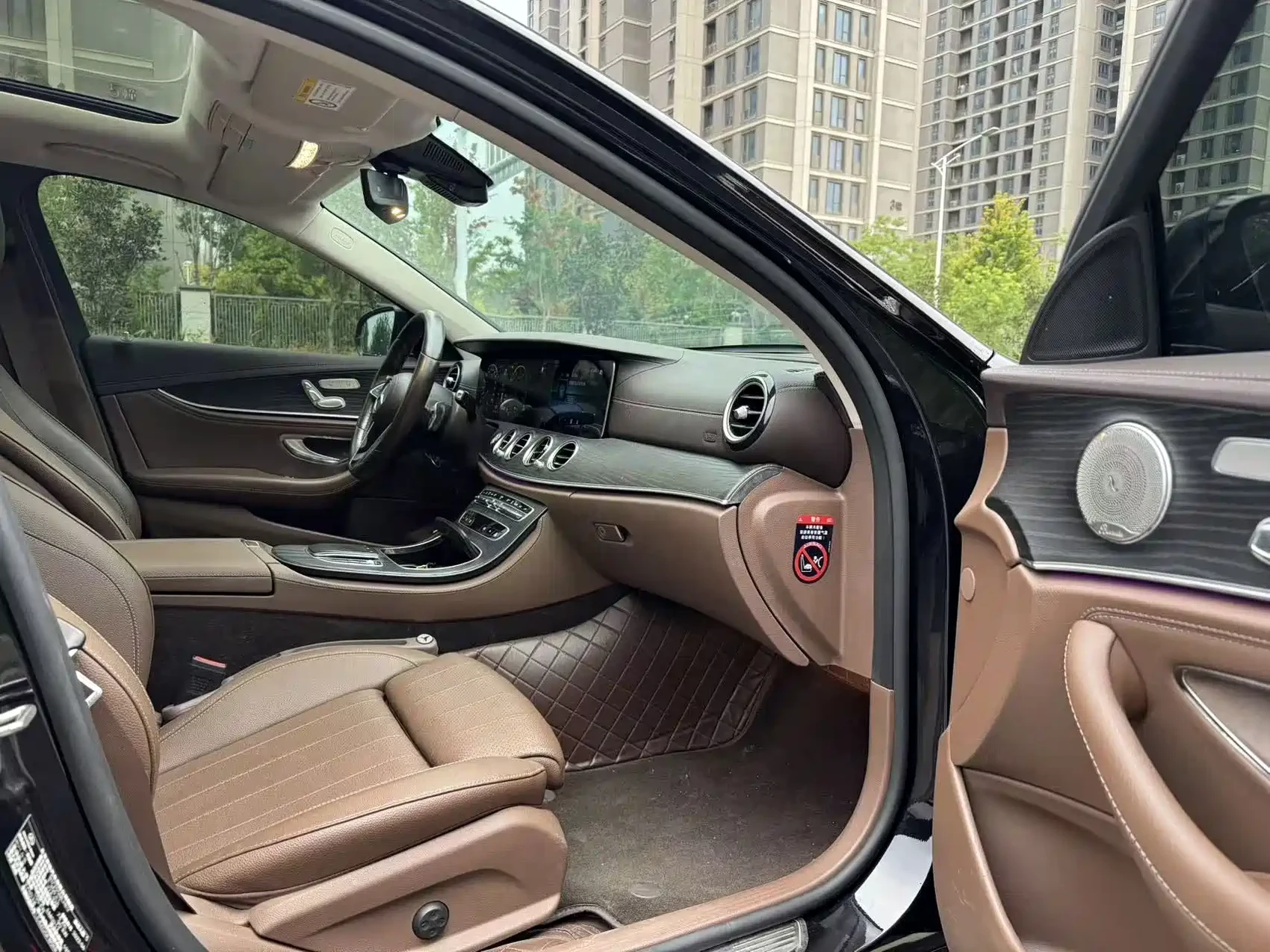 Mercedes-Benz E-Class New Energy 2022 E 350 e L Plug-in Hybrid Sedan — фото 4