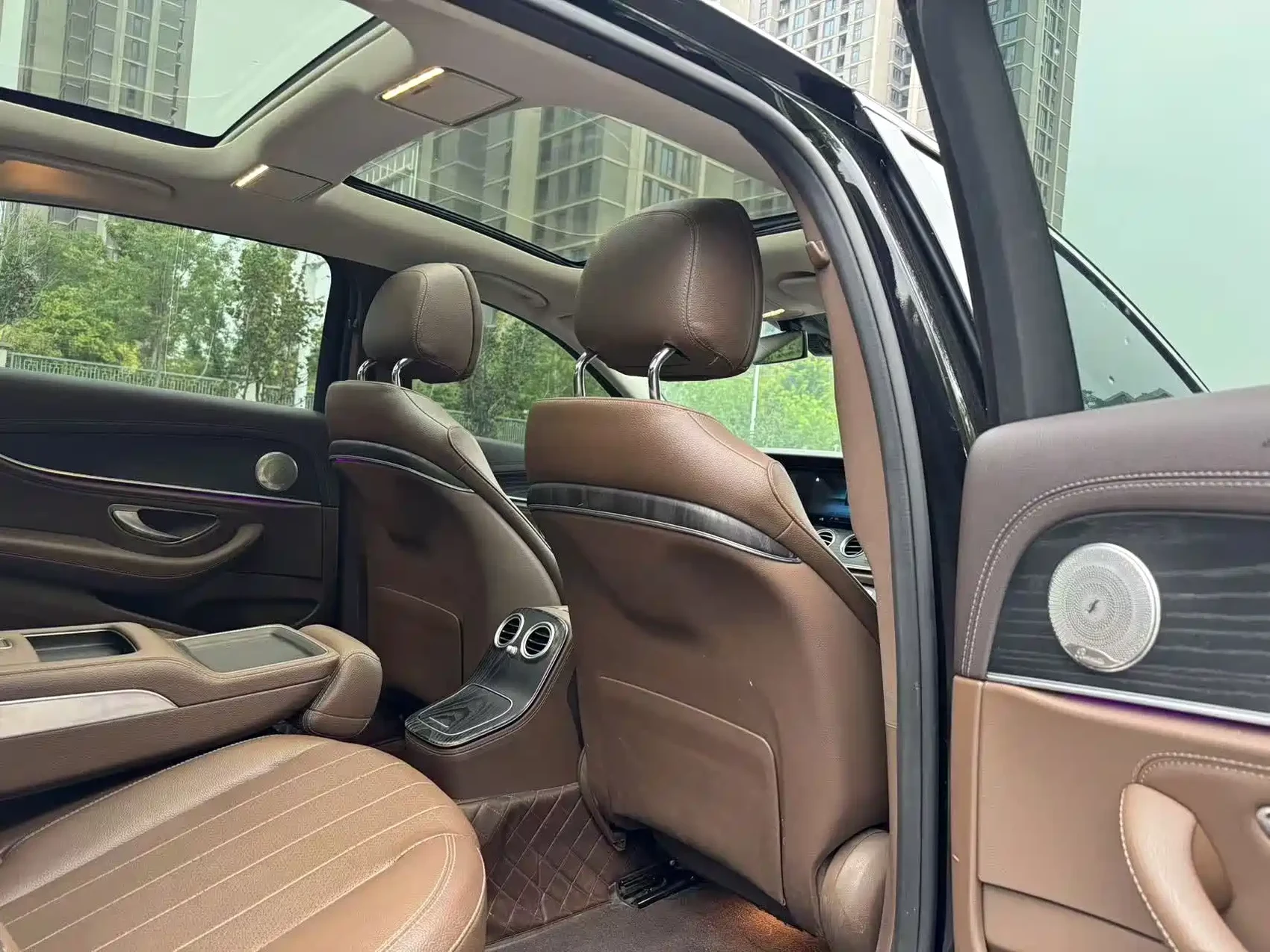 Mercedes-Benz E-Class New Energy 2022 E 350 e L Plug-in Hybrid Sedan — фото 5