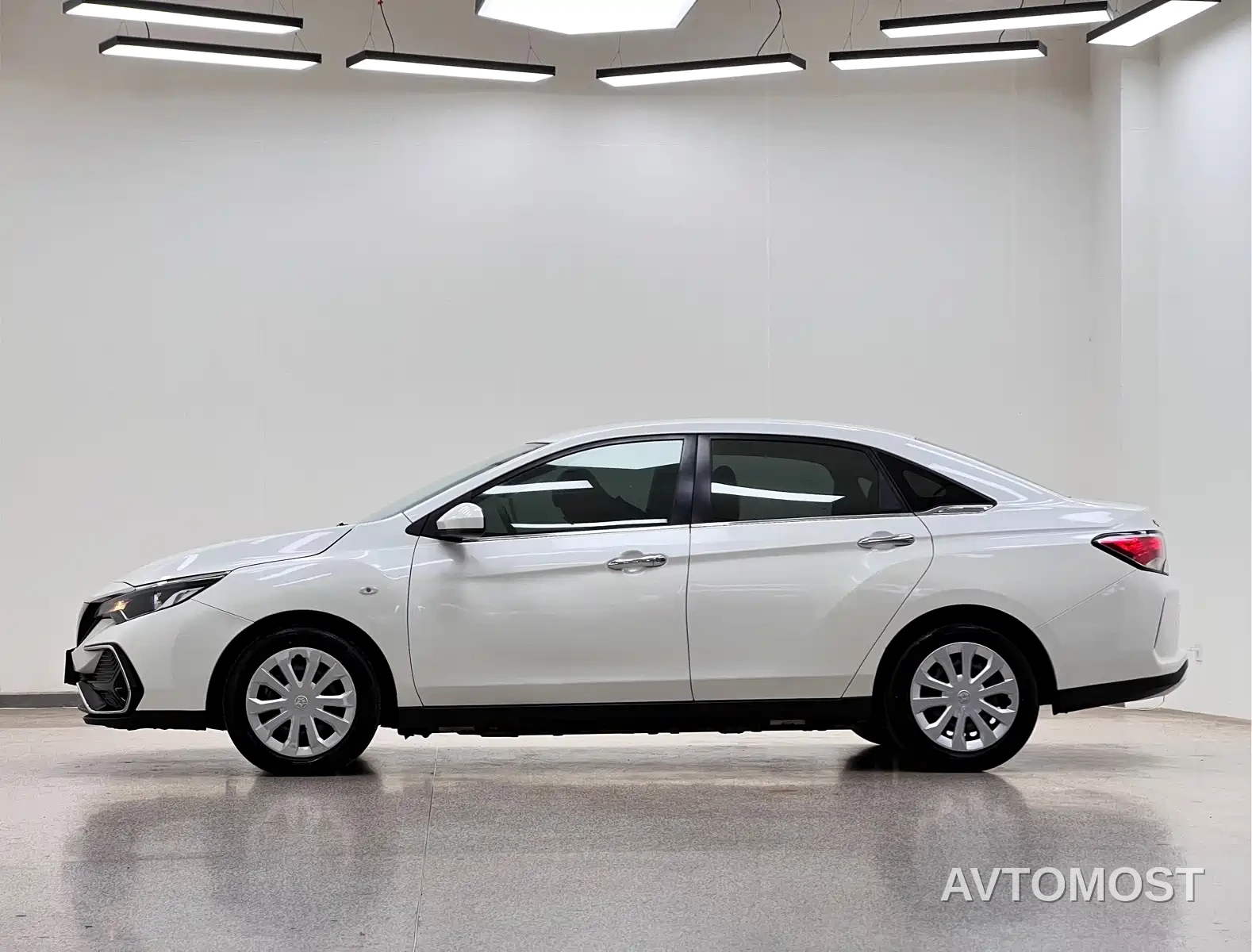 Venucia D60EV 2022 Standard Range Smart Drive Edition — фото 4