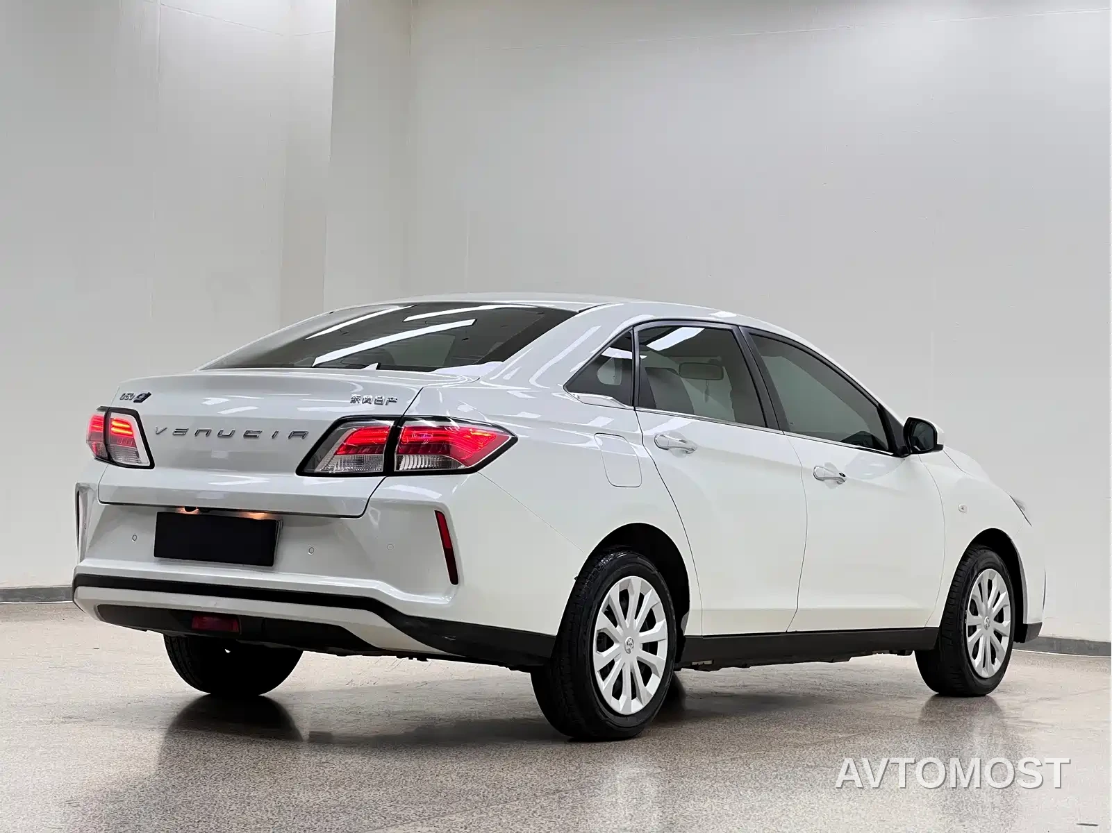 Venucia D60EV 2022 Standard Range Smart Drive Edition — фото 7