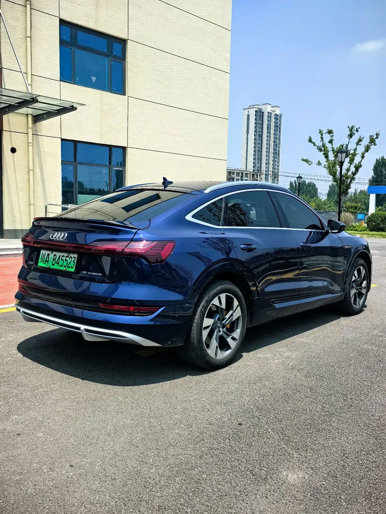 Audi e-tron (Import) 2021 Sportback 55 quattro Luxury — фото 3