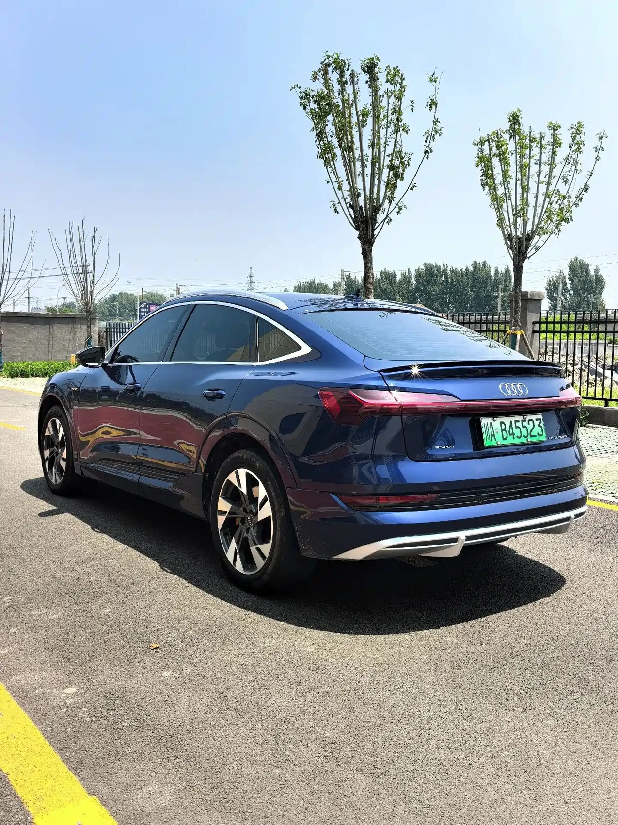 Audi e-tron (Import) 2021 Sportback 55 quattro Luxury — фото 4