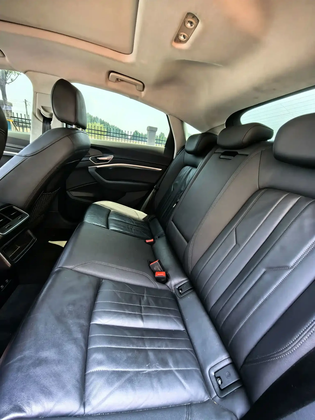 Audi e-tron (Import) 2021 Sportback 55 quattro Luxury — фото 8