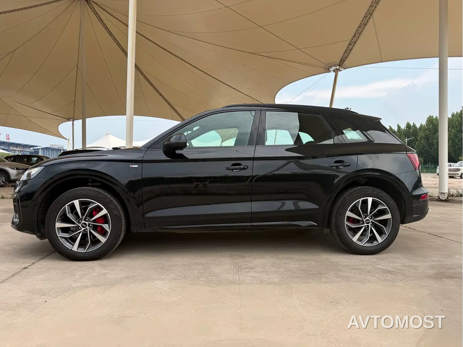 Audi Q5L 2025 40 TFSI Luxury Dynamic — фото 4