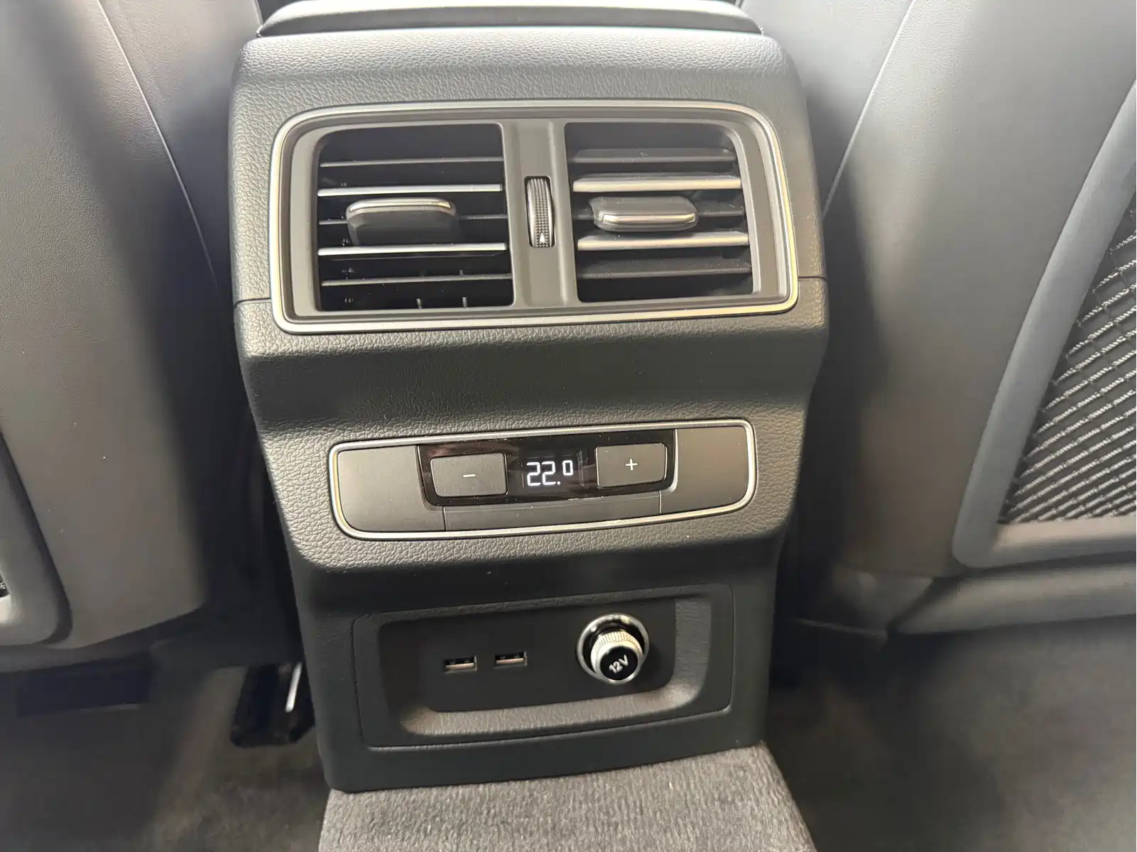 Audi Q5L 2025 40 TFSI Luxury Dynamic — фото 10