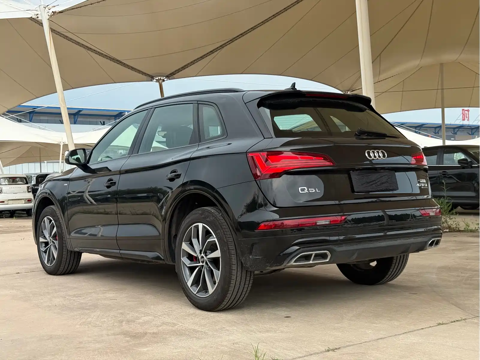 Audi Q5L 2025 40 TFSI Luxury Dynamic — фото 16