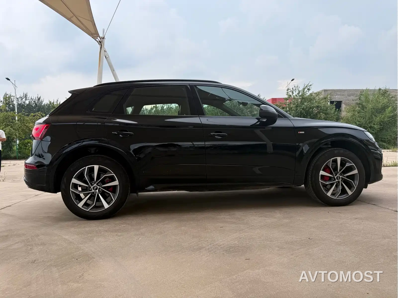 Audi Q5L 2025 40 TFSI Luxury Dynamic — фото 22