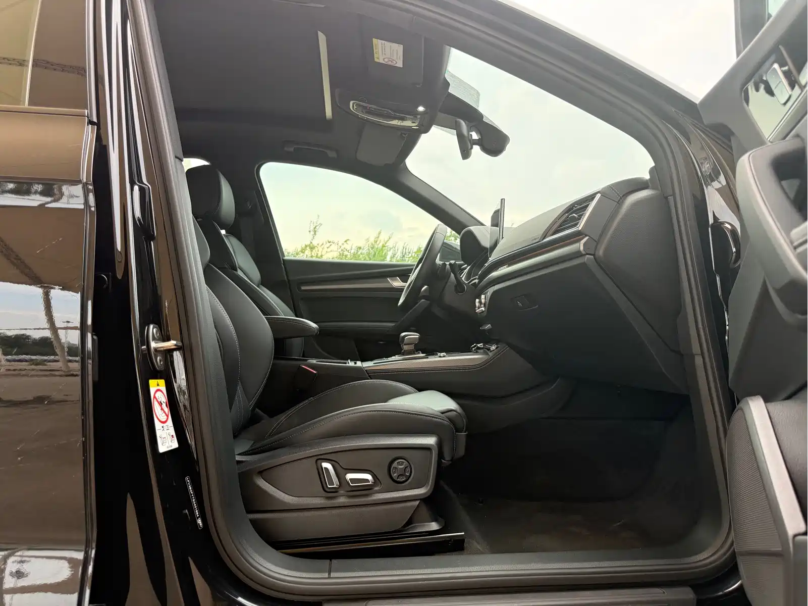 Audi Q5L 2025 40 TFSI Luxury Dynamic — фото 24