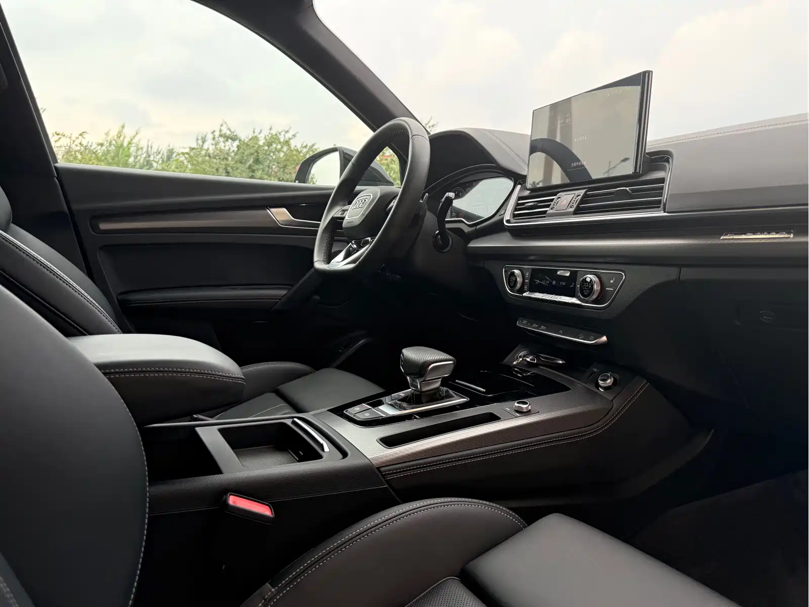 Audi Q5L 2025 40 TFSI Luxury Dynamic — фото 25