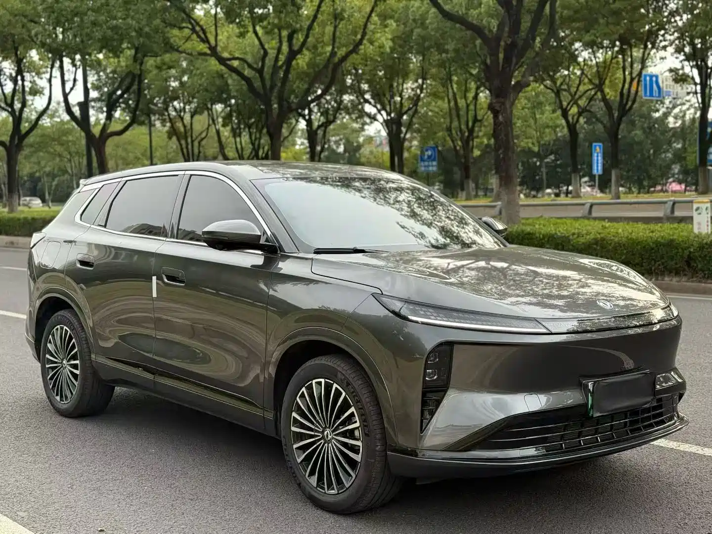 Dongfeng Aeolus L8 2025 Plug-in Hybrid — фото 3