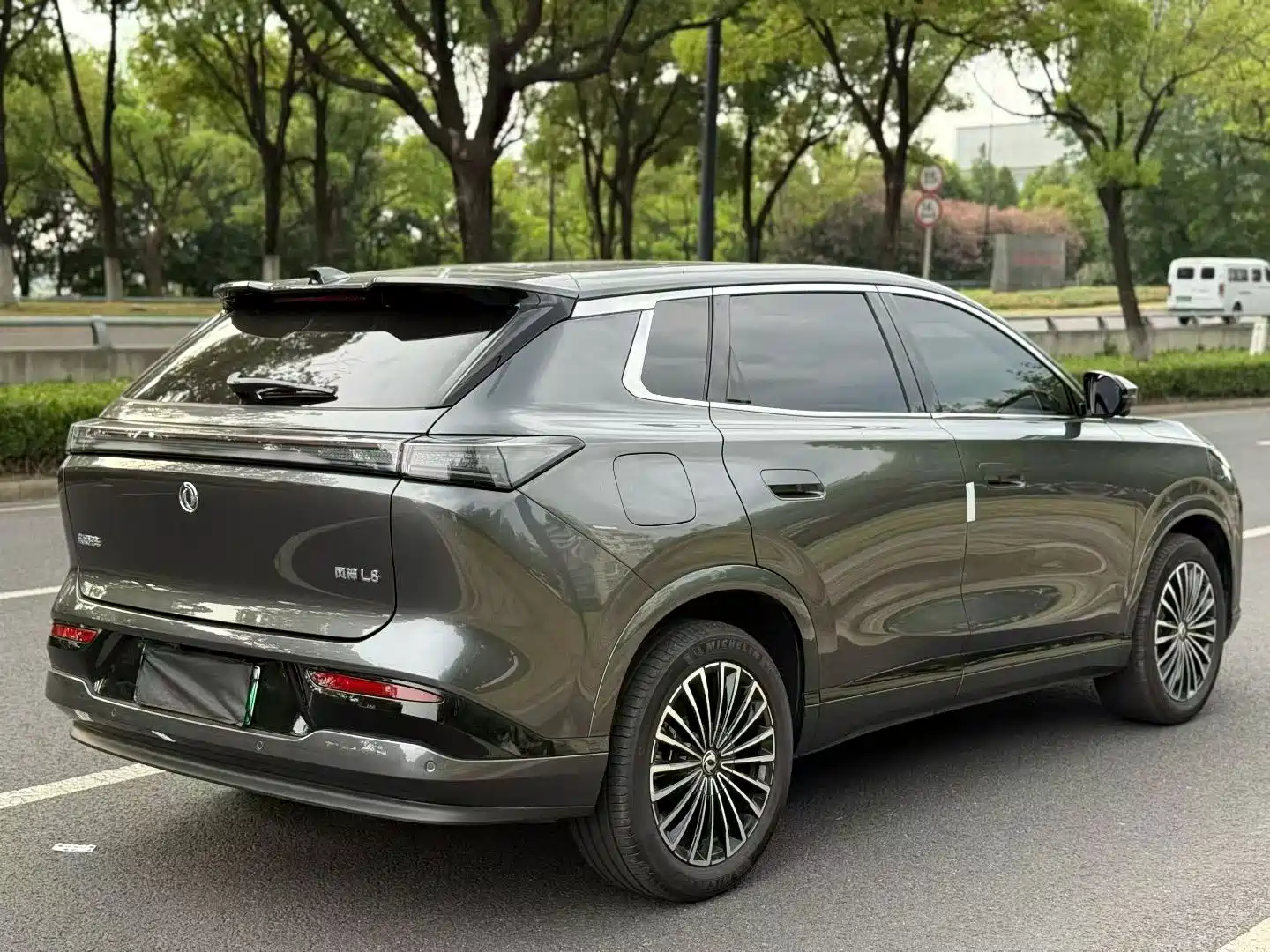 Dongfeng Aeolus L8 2025 Plug-in Hybrid — фото 9