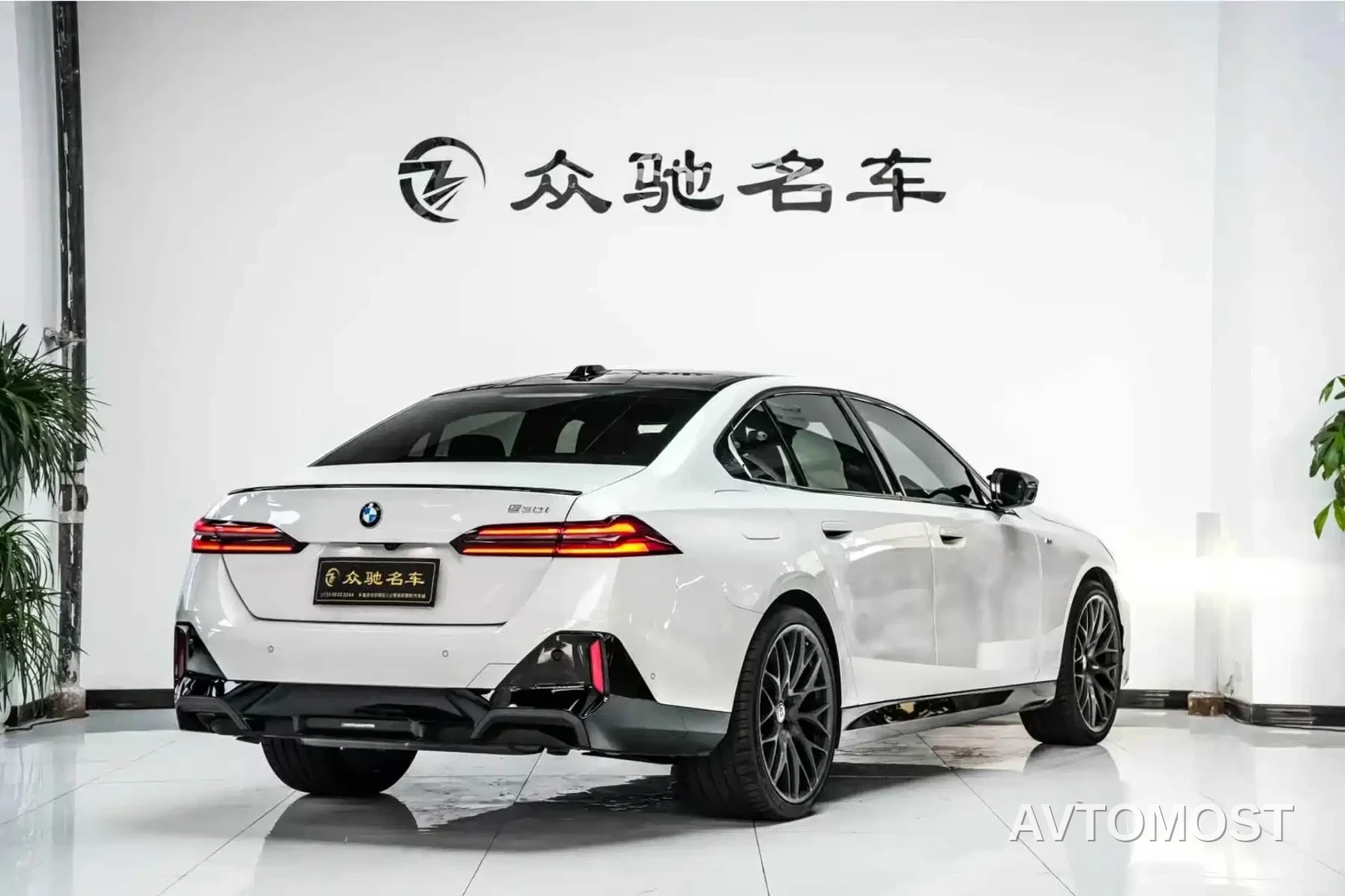 BMW 5 Series (Import) 2024 530i Leading Model M Sport Package — фото 9