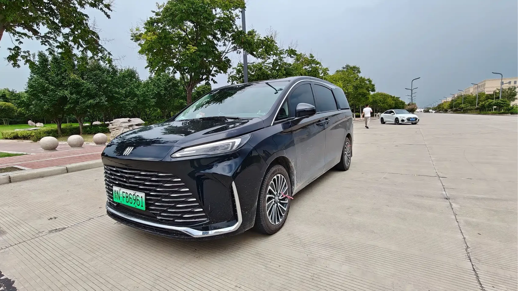 Buick GL8 New Energy 2025 Land Honor Premium Edition 7-Seater — фото 2
