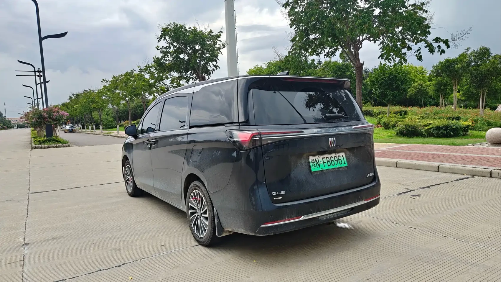 Buick GL8 New Energy 2025 Land Honor Premium Edition 7-Seater — фото 4