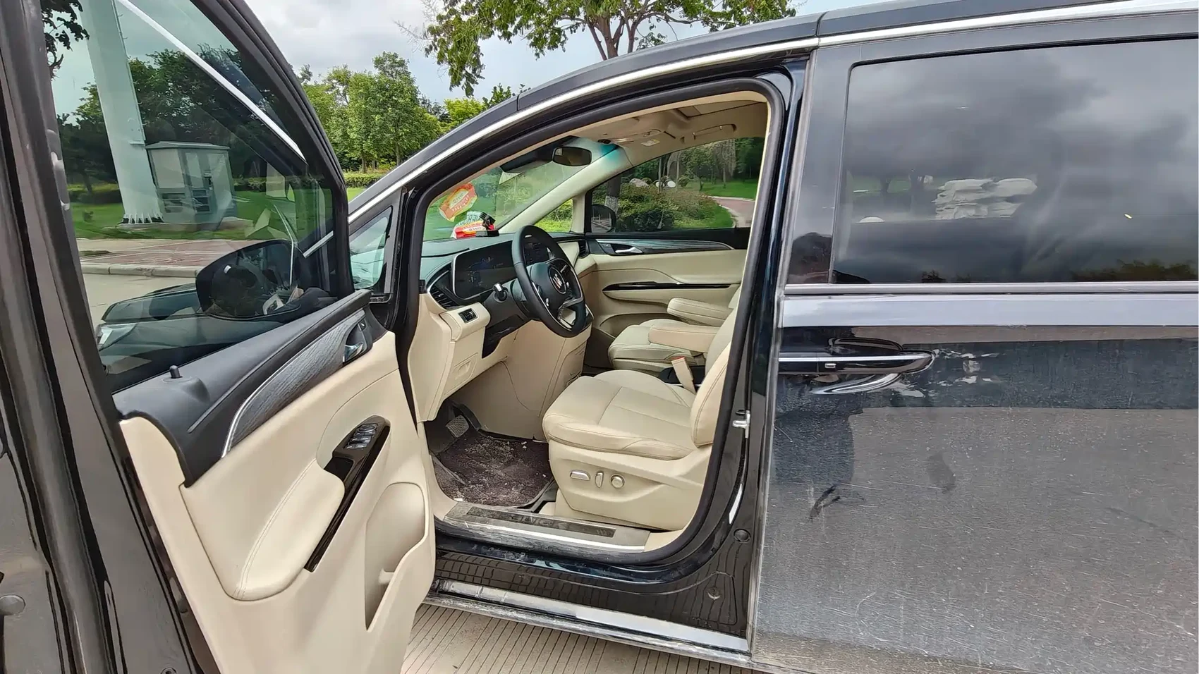 Buick GL8 New Energy 2025 Land Honor Premium Edition 7-Seater — фото 8