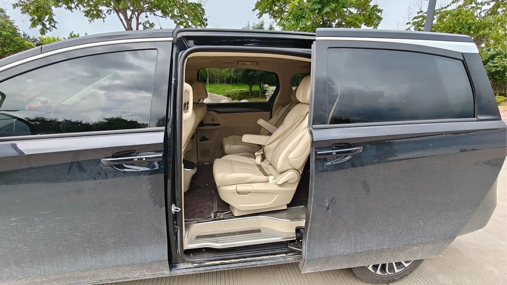 Buick GL8 New Energy 2025 Land Honor Premium Edition 7-Seater — фото 9