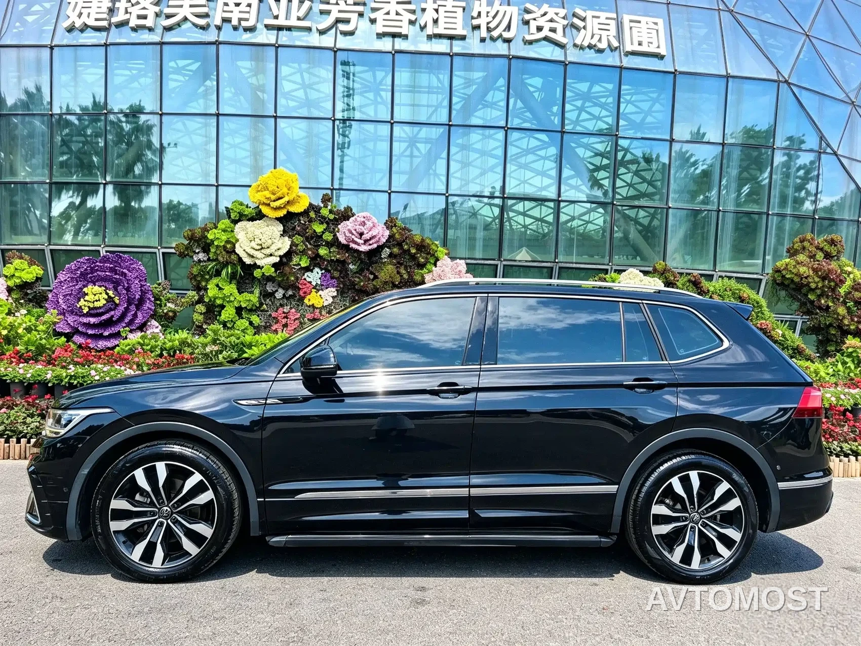 Volkswagen Tiguan L 2022 330TSI Auto 2WD R-Line Premium Edition — фото 3