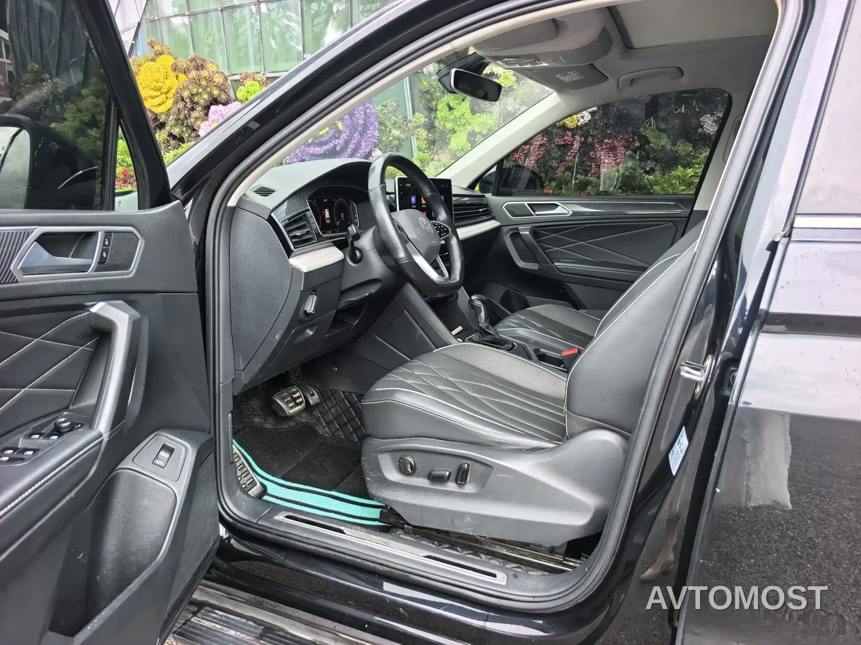 Volkswagen Tiguan L 2022 330TSI Auto 2WD R-Line Premium Edition — фото 4