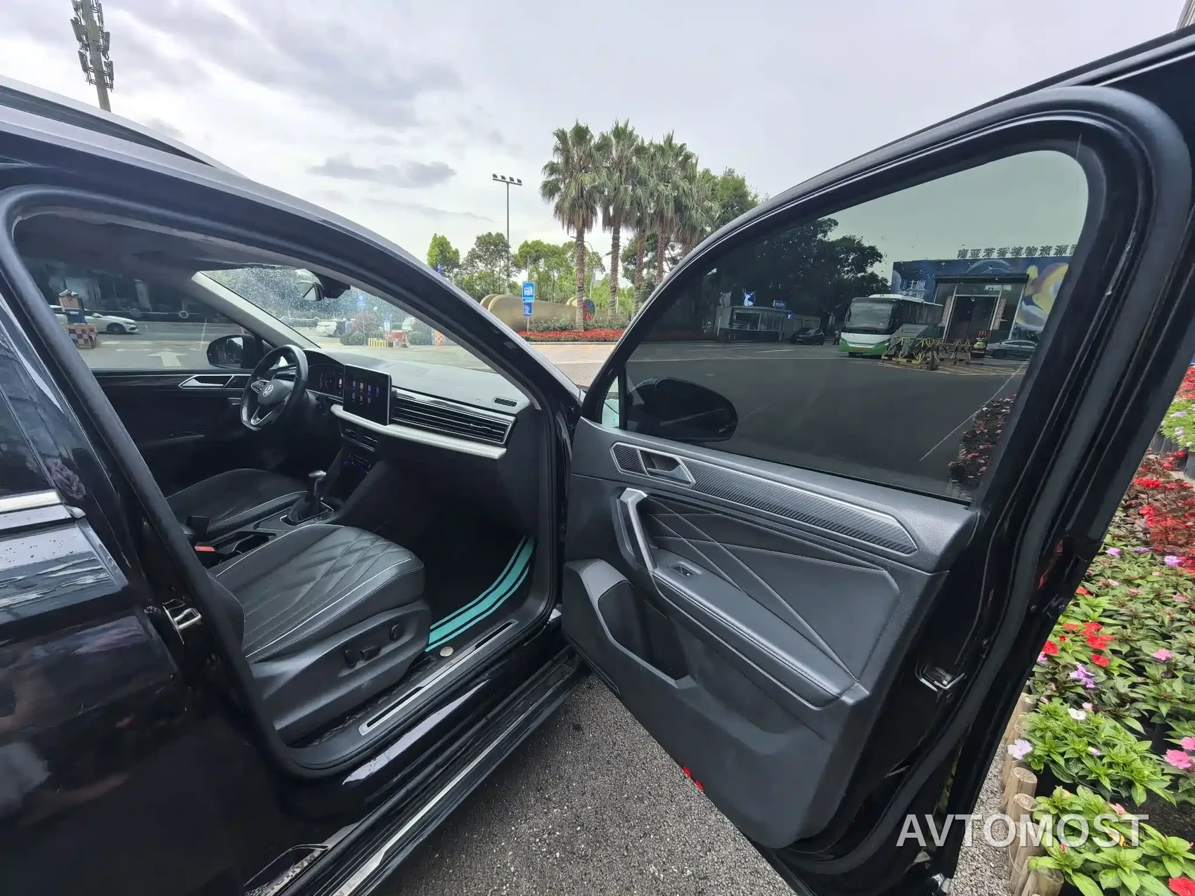Volkswagen Tiguan L 2022 330TSI Auto 2WD R-Line Premium Edition — фото 5