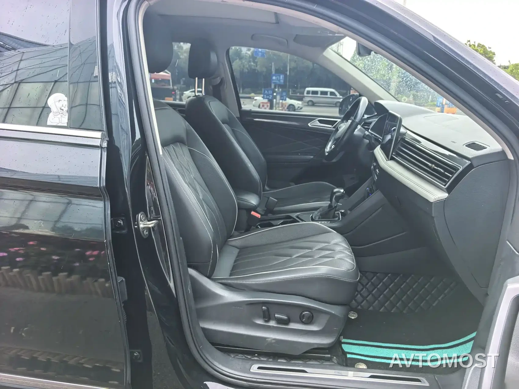 Volkswagen Tiguan L 2022 330TSI Auto 2WD R-Line Premium Edition — фото 6
