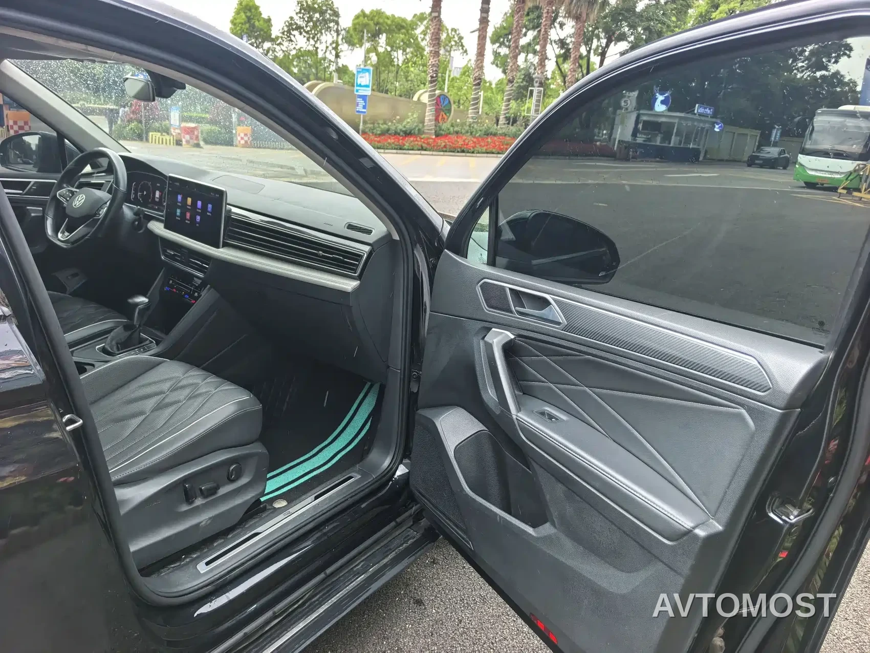Volkswagen Tiguan L 2022 330TSI Auto 2WD R-Line Premium Edition — фото 7