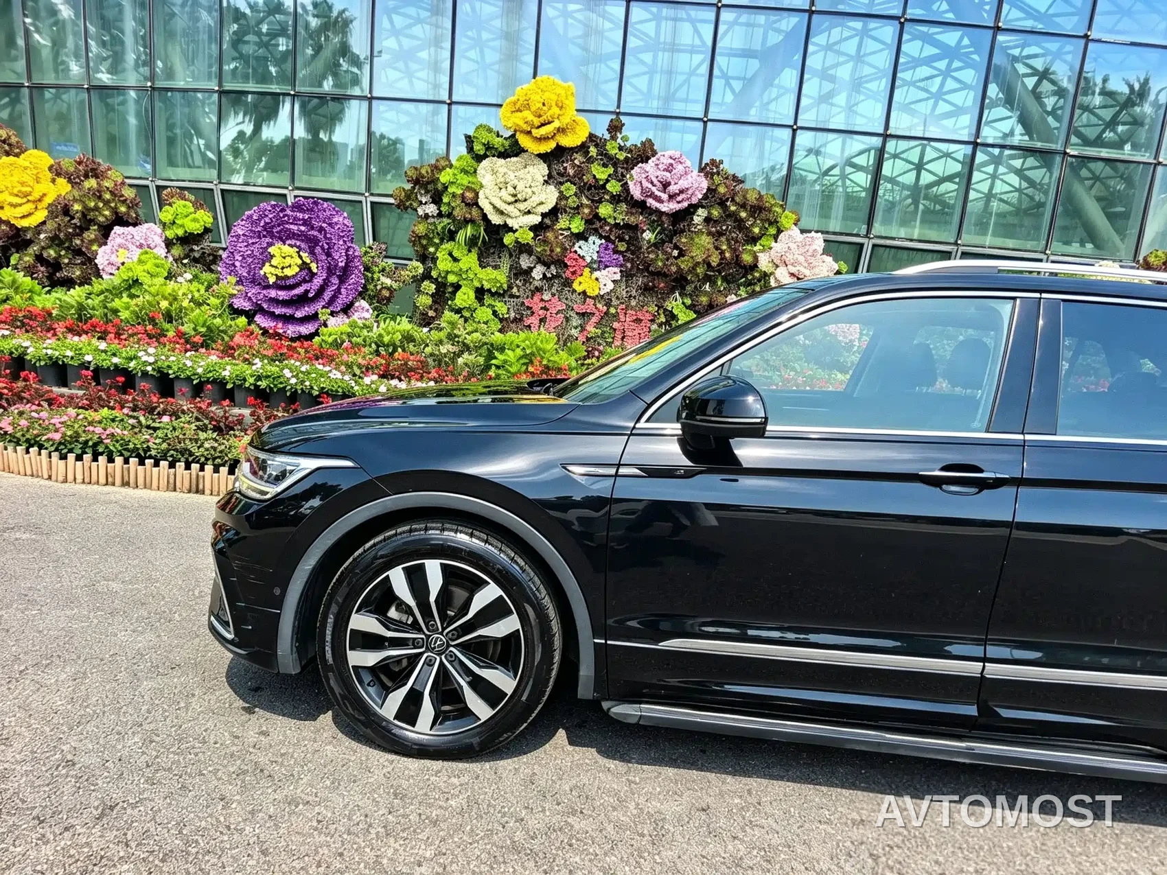 Volkswagen Tiguan L 2022 330TSI Auto 2WD R-Line Premium Edition — фото 12