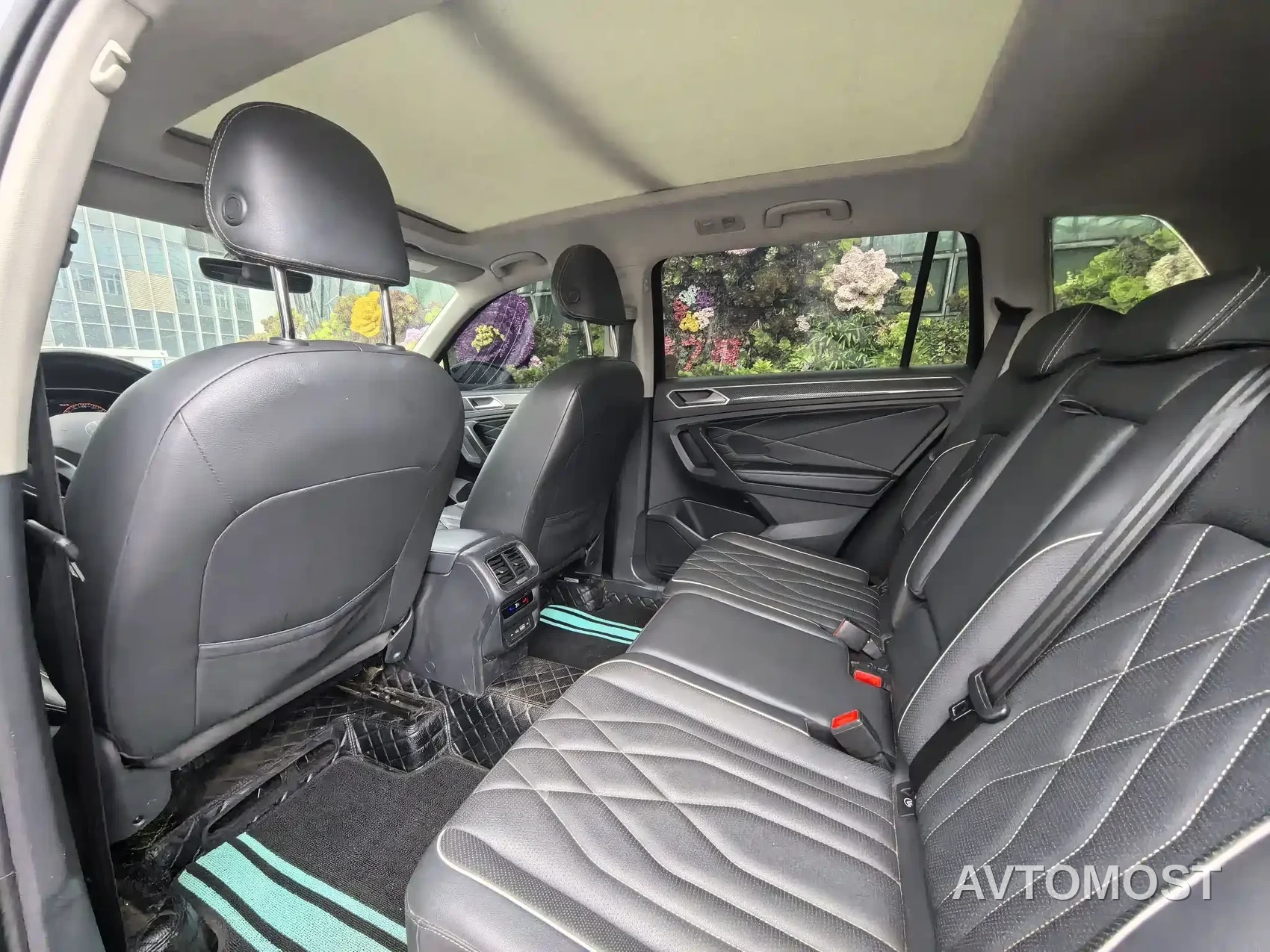 Volkswagen Tiguan L 2022 330TSI Auto 2WD R-Line Premium Edition — фото 13