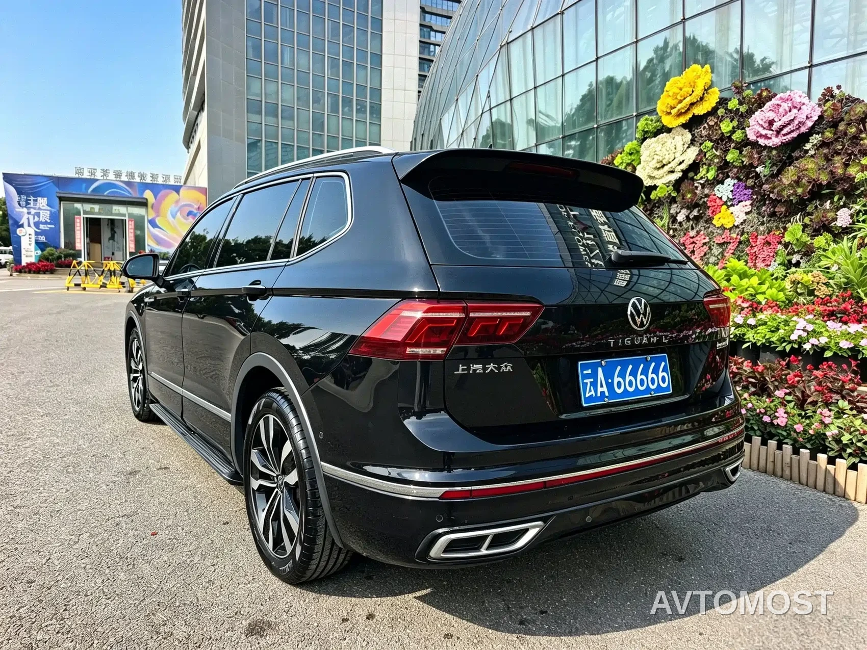 Volkswagen Tiguan L 2022 330TSI Auto 2WD R-Line Premium Edition — фото 15