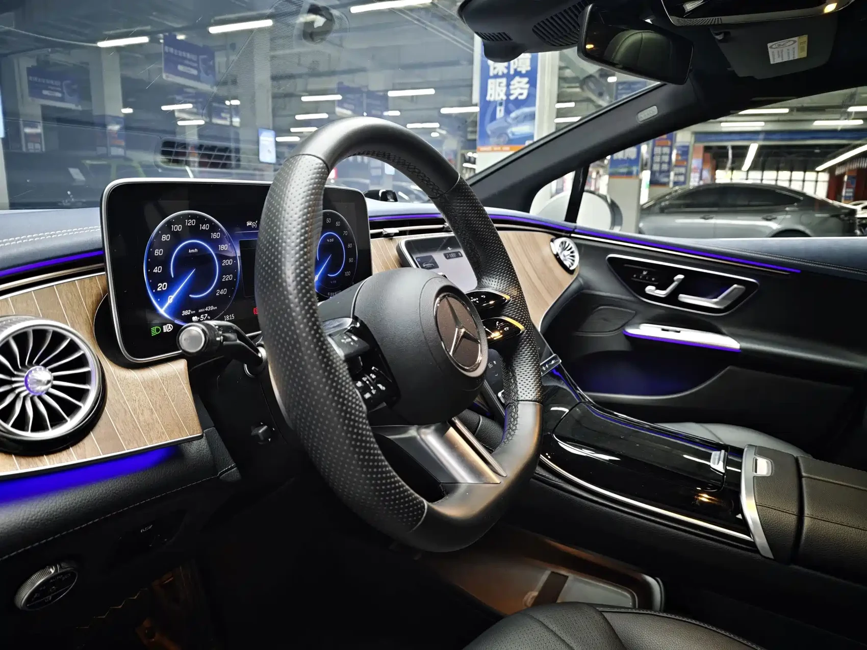 Mercedes-Benz EQE 2022 350 Pioneer Edition — фото 8