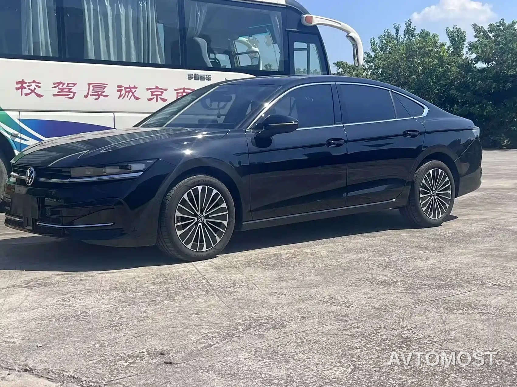 Volkswagen Magotan 2024 300TSI DSG Premium Edition (Eye-catching Package) — фото 2