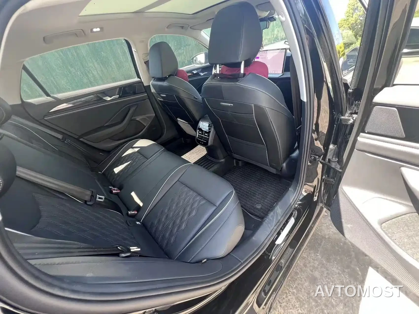 Volkswagen Magotan 2024 300TSI DSG Premium Edition (Eye-catching Package) — фото 9