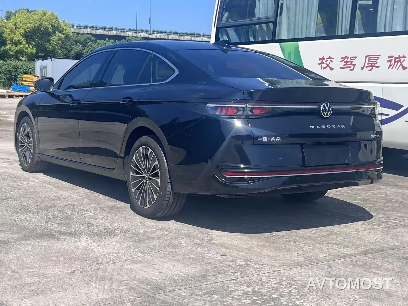 Volkswagen Magotan 2024 300TSI DSG Premium Edition (Eye-catching Package) — фото 14