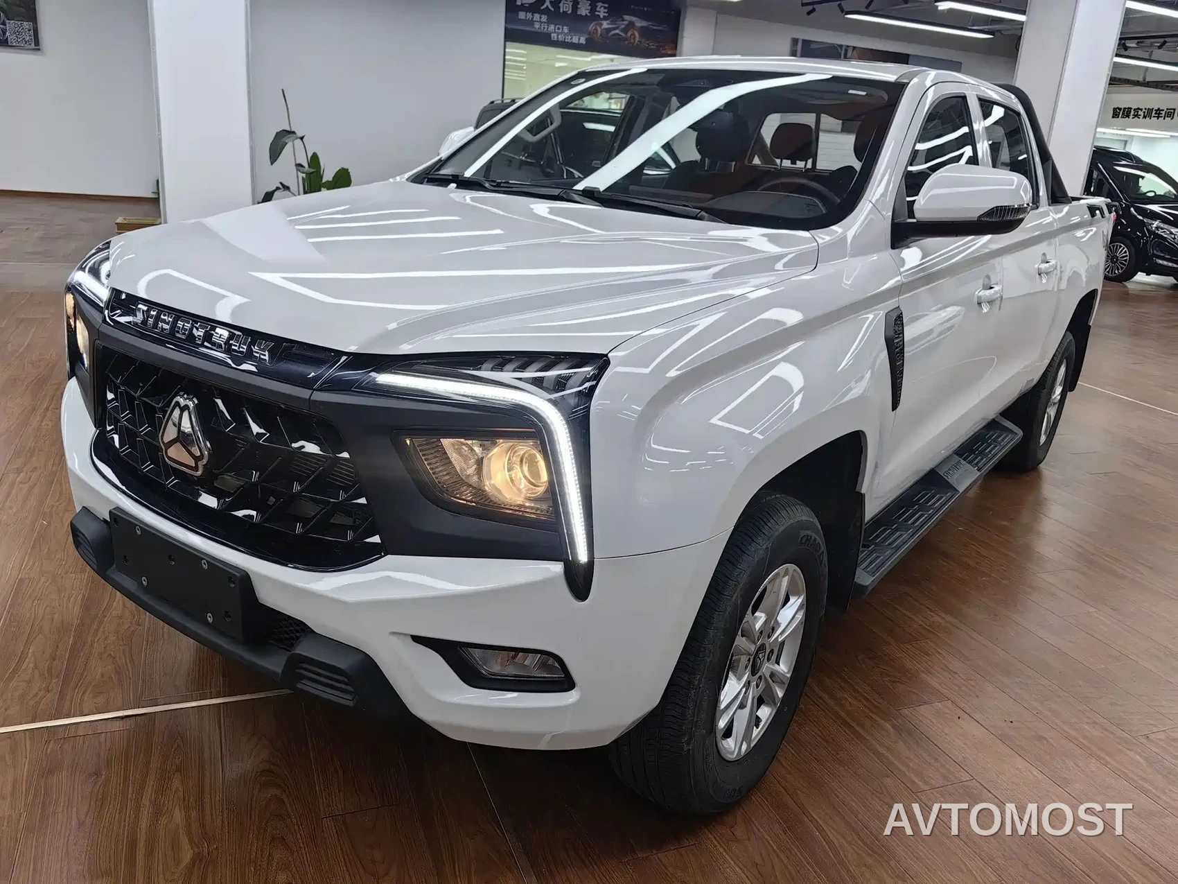 Sinotruk Bosheng 2024 Commercial 2.0T Automatic Diesel 4WD Long Wheelbase Luxury Edition — фото 1