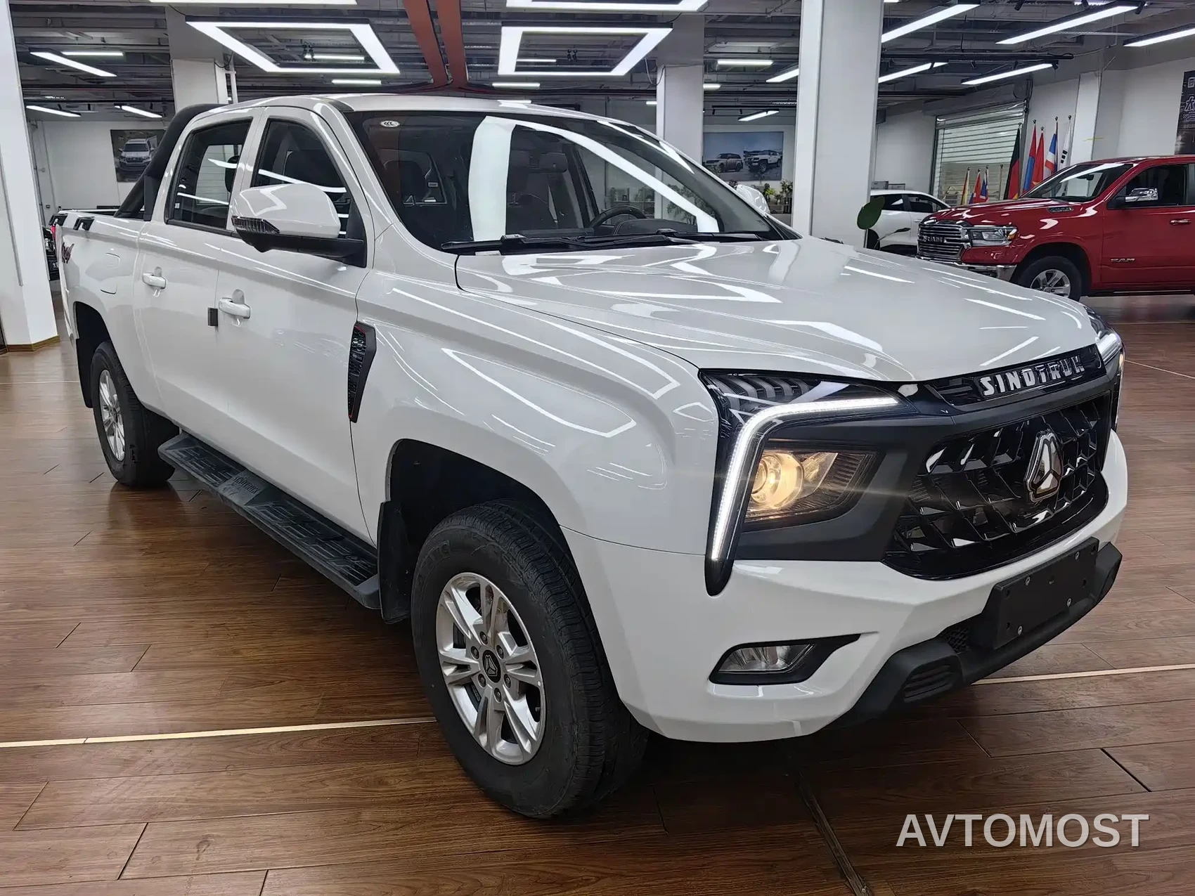 Sinotruk Bosheng 2024 Commercial 2.0T Automatic Diesel 4WD Long Wheelbase Luxury Edition — фото 3