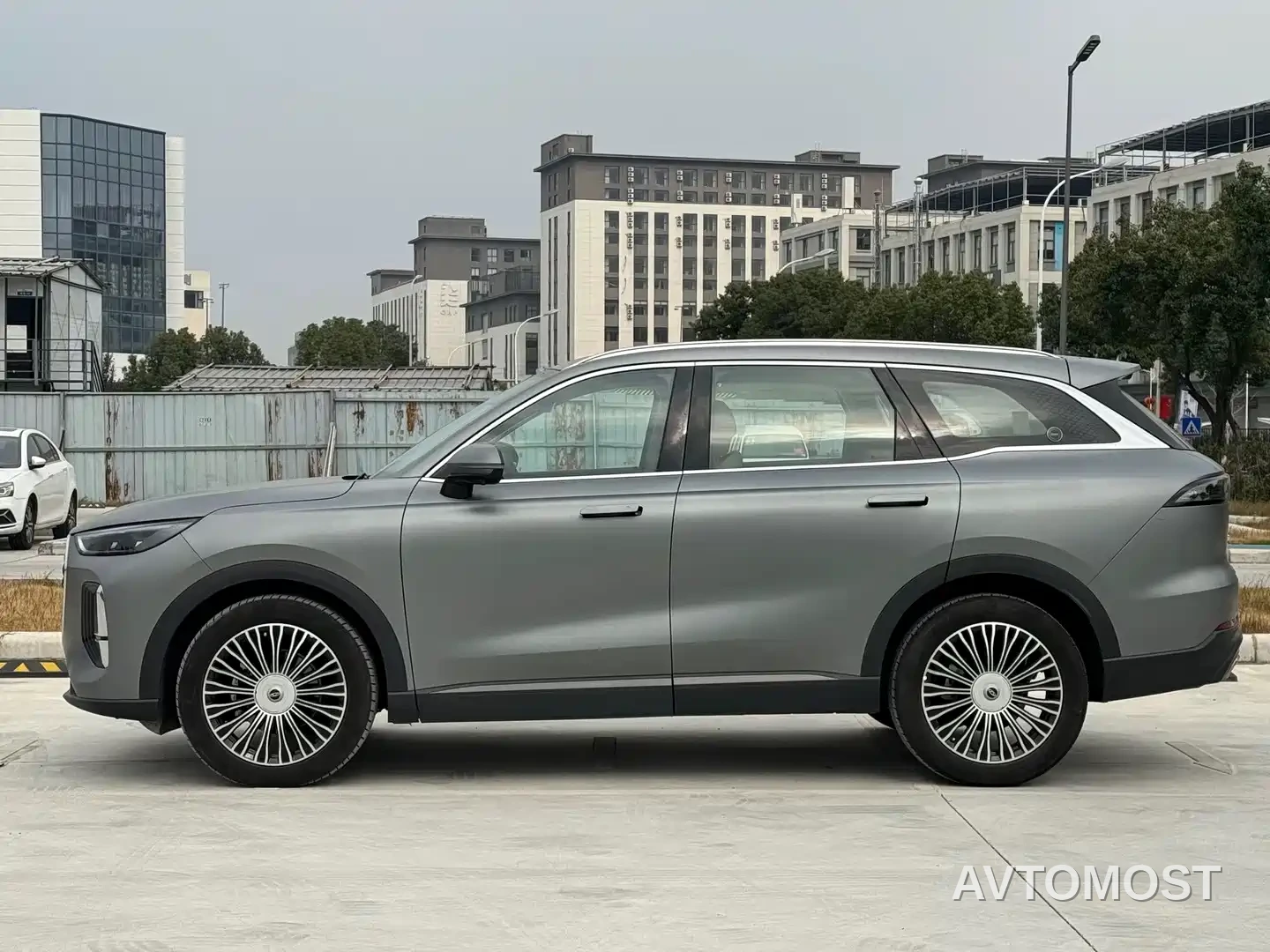 Chery Tiggo 8L 2024 2.0T 2WD Luxury Edition 7-Seater — фото 3