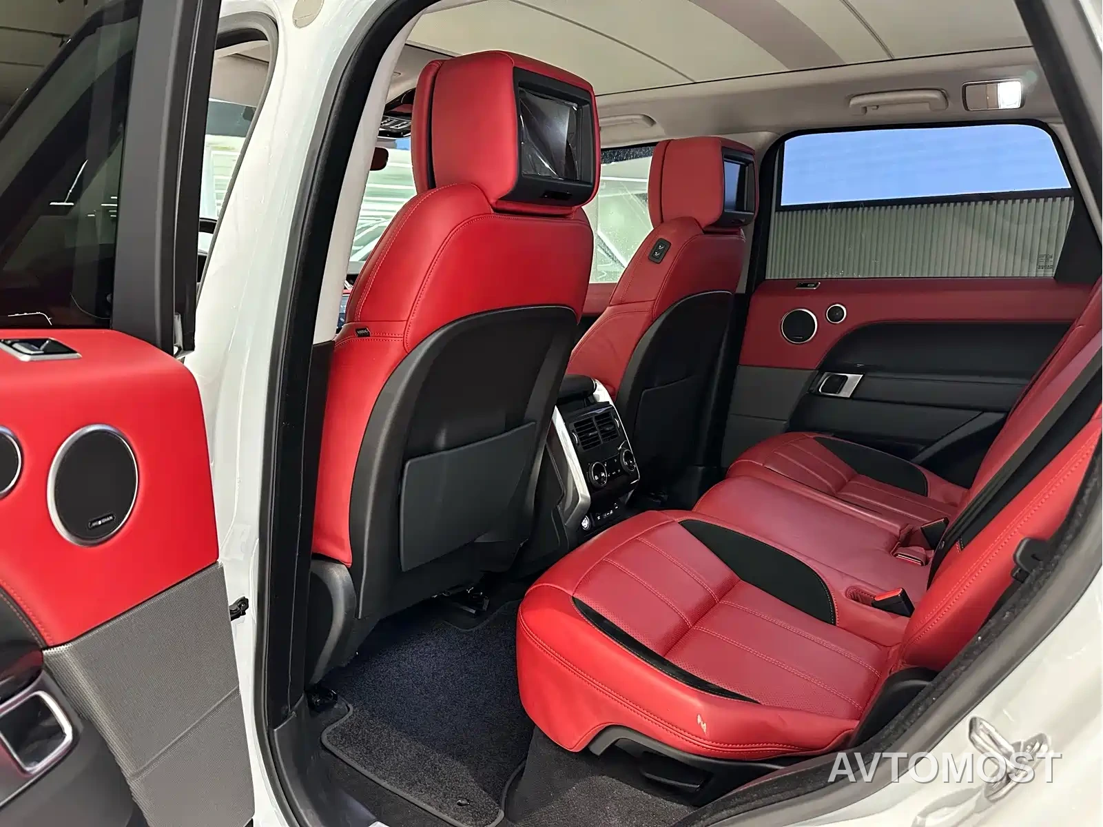 Land Rover Range Rover Sport 2022 3.0 L6 Gloss Black Edition — фото 11