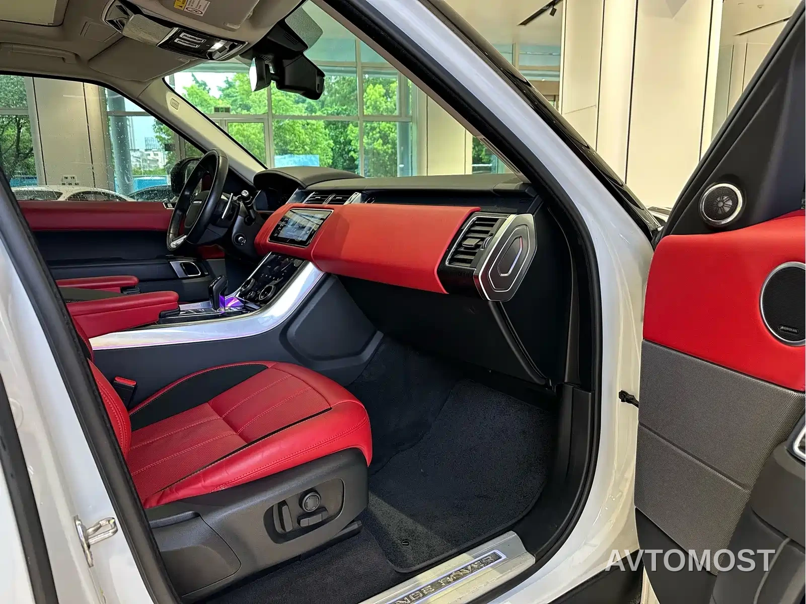 Land Rover Range Rover Sport 2022 3.0 L6 Gloss Black Edition — фото 12