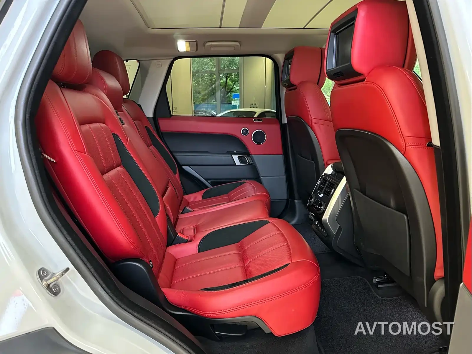 Land Rover Range Rover Sport 2022 3.0 L6 Gloss Black Edition — фото 13