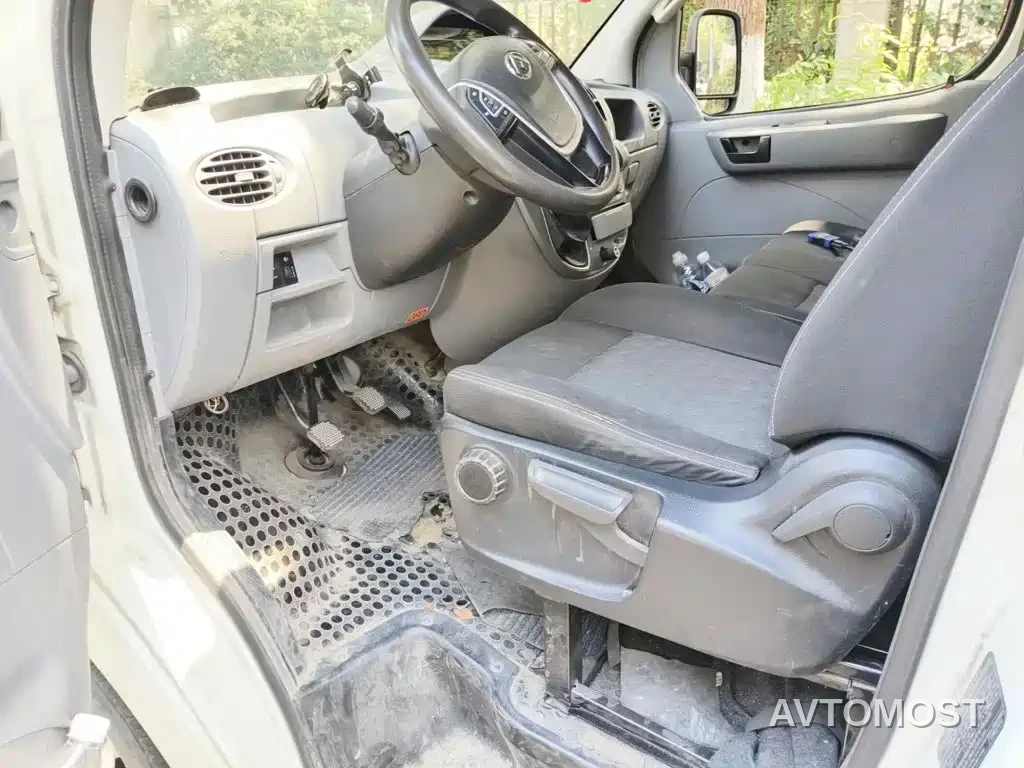 SAIC Maxus Xintu V80 2021 2.0T Manual Classic Proud Transporter Short Wheelbase Ultra-low Roof 5/6-seater — фото 8