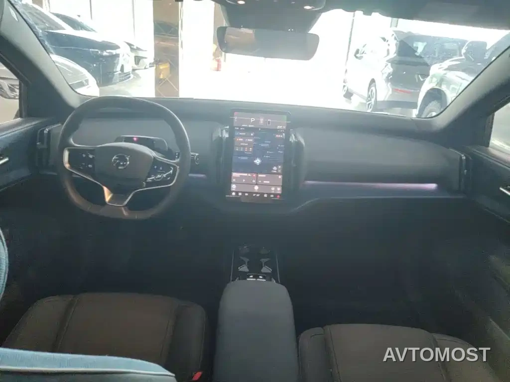 Volvo EX30 2025 RWD Long Range Plus — фото 4