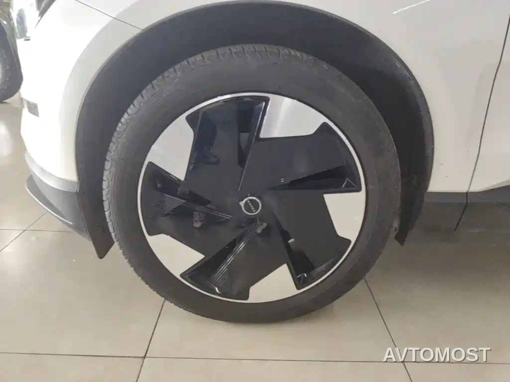 Volvo EX30 2025 RWD Long Range Plus — фото 17